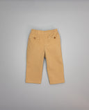 Pantalón niño camel de sarga algodón con bolsillos ojal