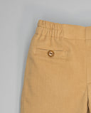 Pantalón niño camel de sarga algodón con bolsillos ojal