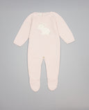 Pelele rosa de cashmere con intarsia de conejito beige y gris
