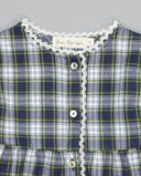 Camisa de niña de cuadros con guipur en escote