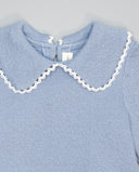 Jersey azul de punto texturizado con cuello de guipur