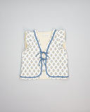 Chaleco azul floral con ondulina y lazo de chenilla