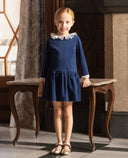 Vestido de terciopelo con cuello de guipur
