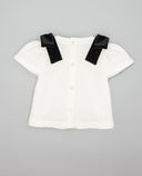 Camisa niña beige de algodón estructurado con lazos de terciopelo negro