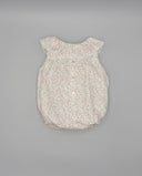 Pelele bebé niña estampado floral rosa y verde con cuello volante encaje y botones centrales sin mangas