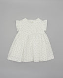 Vestido bebé niña blanco con estampado floral azul, mangas volante y detalle de lazos en el pecho