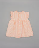 Vestido bebé niña cuadros vichy naranja y blanco con volantes en mangas y botones frontales, estilo verano