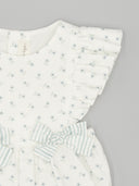 Pelele bebé niña blanco estampado floral azul, mangas volantes y lazos laterales rayas, ropa infantil verano