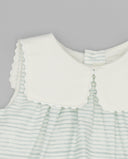 Vestido bebé a rayas blancas y azul celeste con cuello marinero festoneado sin mangas