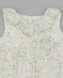 Vestido bebé niña blanco estampado floral hojas verdes y flores rosas sin mangas con volante cruzado y detalle bolillo