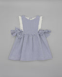 Vestido bebé niña vichy azul y blanco sin mangas con volantes de encaje y lazos laterales