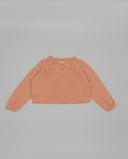 Chaqueta bebé tricot algodón rosa salmón con calados florales en cuello y mangas, corte corto artesanal