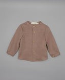 Camisa de lino rosa palo para bebé niño con cuello mao y botones dorados, manga larga de Fina Ejerique