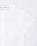 Camisa bebé blanca seersucker cuello mao manga corta Fina Ejerique, botones blancos, talla 12 meses