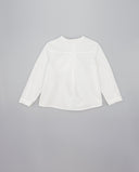 Camisa oxford blanca cuello mao manga larga con pinza trasera y puños abotonados, vista posterior