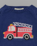 Jersey de punto azul marino para niño con estampado jacquard de camión de bomberos rojo en el pecho