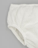 Cubrepañal bebé en piqué liso color blanco con cintura elástica y textura floral en relieve