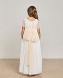 Vestido de comunión niña blanco de tul bordado con lazo champán en espalda y manga corta, largo maxi