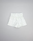 Shorts infantil de rayas blancas y verdes con cintura elástica fruncida y volante en el bajo