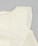 Blusa de lyocell color crudo con volante delantero y cuello redondo, manga sin costura, tejido ligero y fluido
