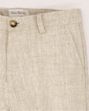 Bermuda de lino beige Fina Ejerique para niño con botón dorado y bolsillos ojal de vestir.